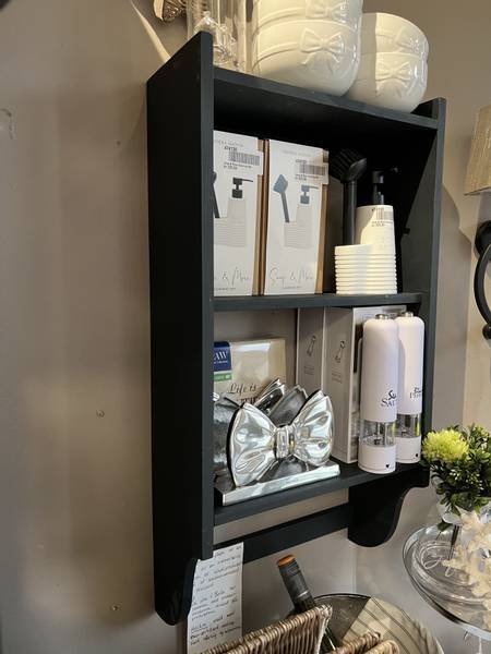 Mølla vegghylle med 3 hyller, Black velvet